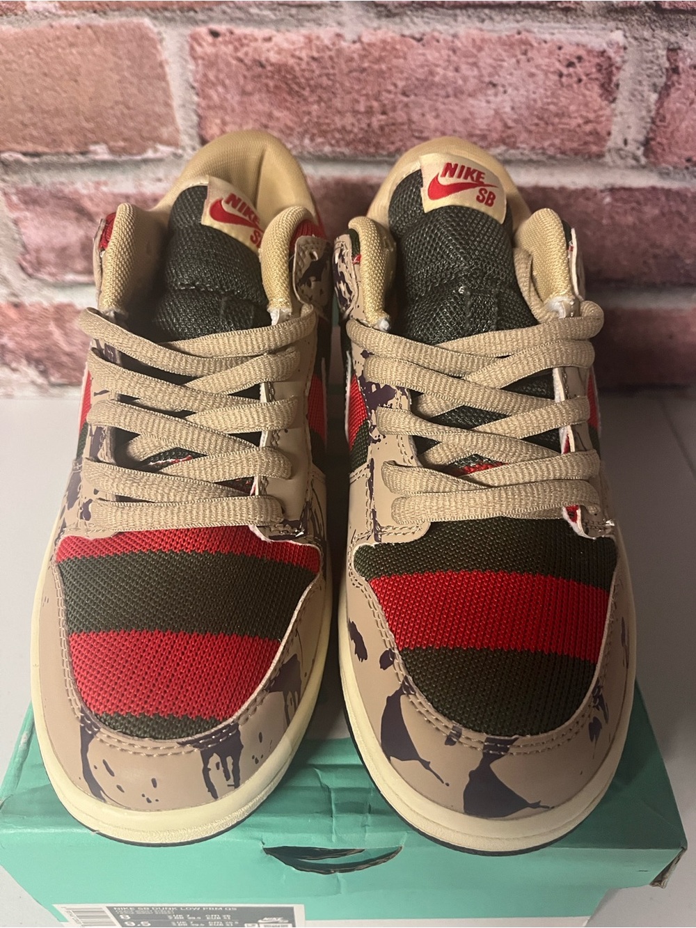 Nike SB Dunk Low Freddy Krueger - Picture 3 of 5